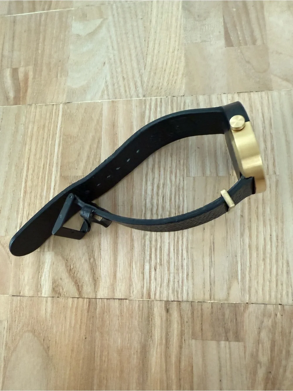 AARK eclipse gold tone and black leather minimalist watch NEW BATTERY